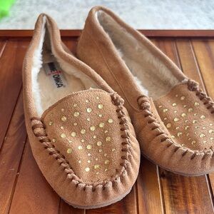 Minnetonka Women's Brown Moccasins with Gold Details
